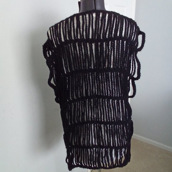Handmade crochet drop stitch tunic, made with red heart yarn, size large, Black. - Picture 3 of 5